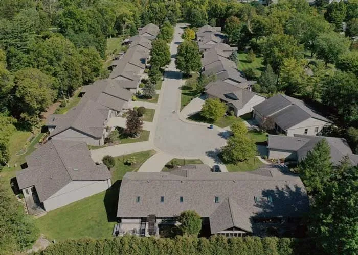 a group of houses in a neighborhood